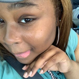 Meet your Posher, Layla